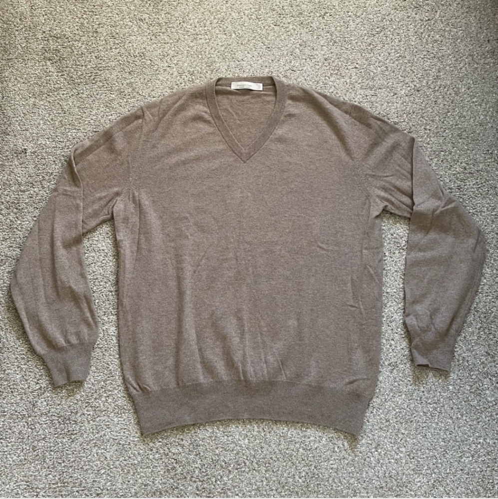 Ermenegildo Zegna Luxurious 100% Cashmere V-neck Sweater